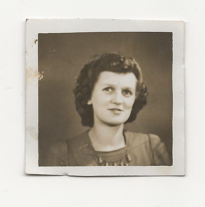 Emma Mary Nicholls (1925–1998)
